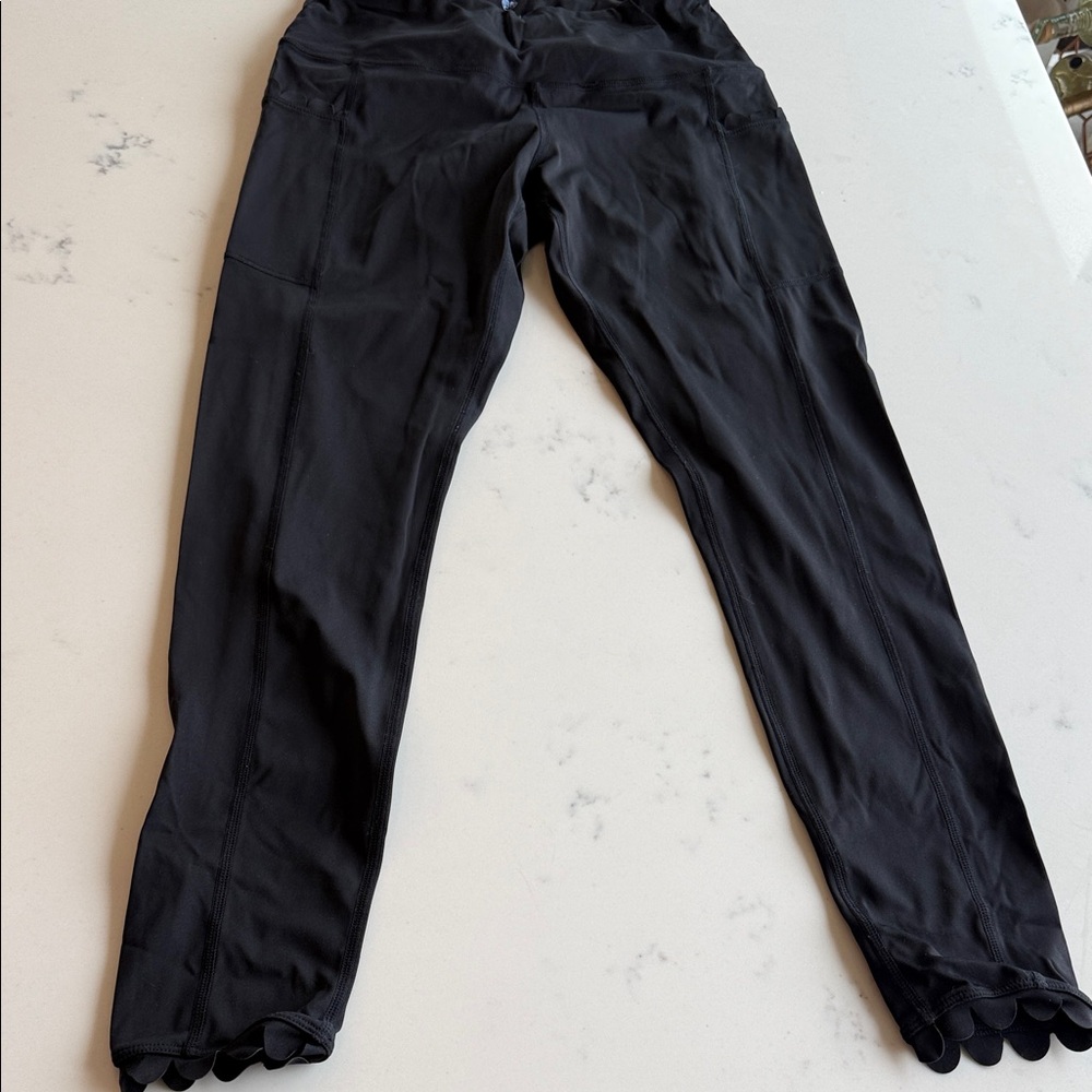 Renwick Black Scallop-Hem Leggings - Women